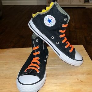 Converse size 3 dino dinoverse Juniors size 3